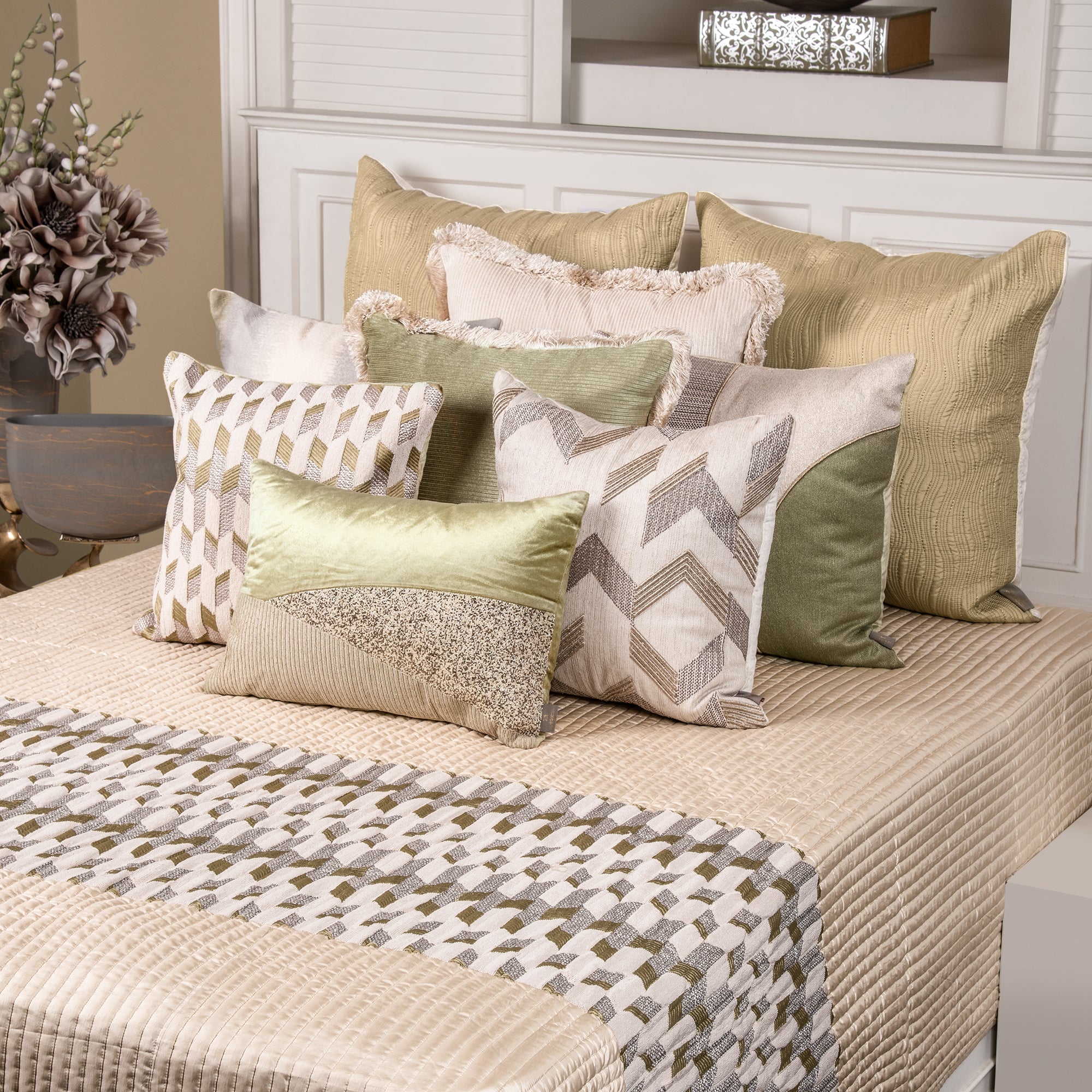 Axel Multicolor Emb. Cushion Cover